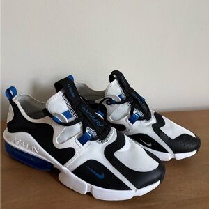 Nike Air Max Infinity Sneakers in Black Game Royal